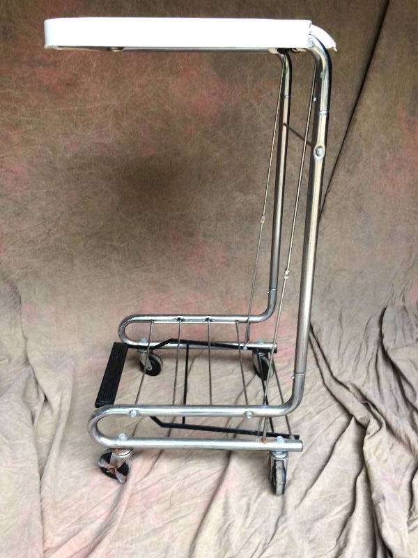 lot 6 image: Flip Top Restaurant Hospital Grade Laundry Hamper Mobile Stand - Great Condition