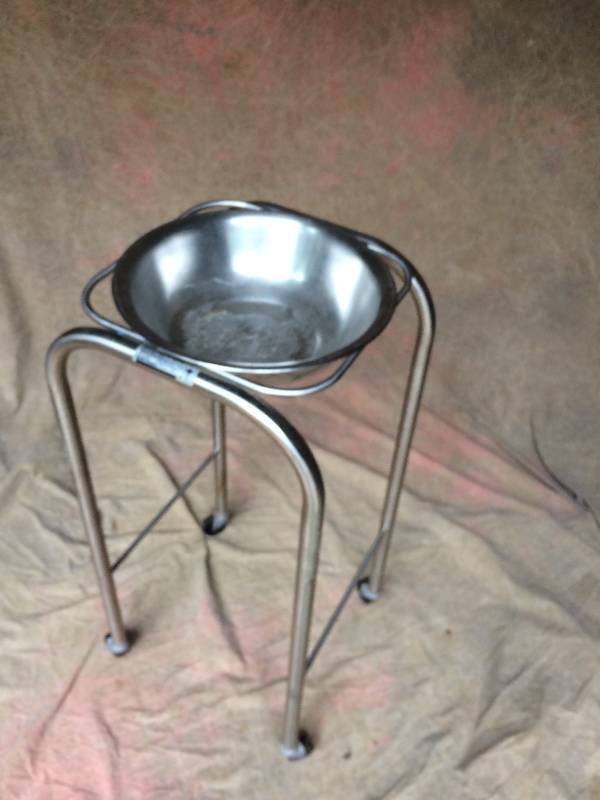 lot 17 image: Stainless Steel Basin On Mobile Wheeled Stand - Medical Grade - Excellent Condition