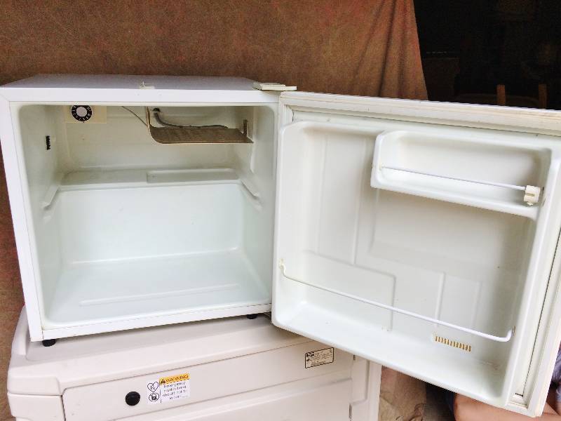lot 22 image: Montgomery Ward Dorm Room Refrigerator Model LGS 1000A