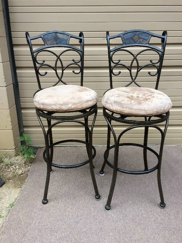 lot 20 image: Beautiful Heavy Duty Quality Wrought Iron Swivel Center Island Breakfast Bar Stools Chairs With Cut Stone Slate Accents - Matches Lot #21 - Great Condition