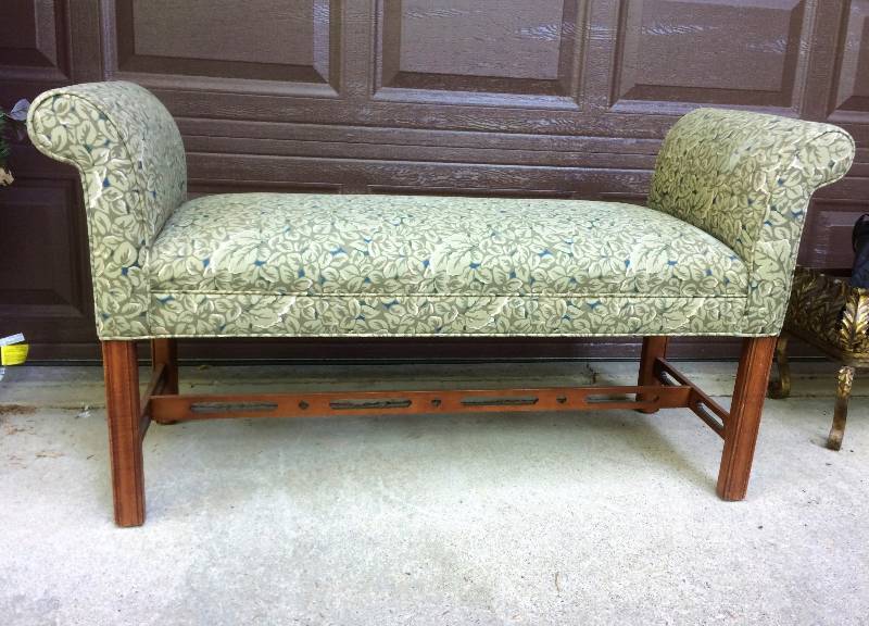 lot 9 image: Ethan Allen Entryway Upholstered Bench End Of Bed Seating - Fabric has 2 faint small white spots - Should be able to be removed 
