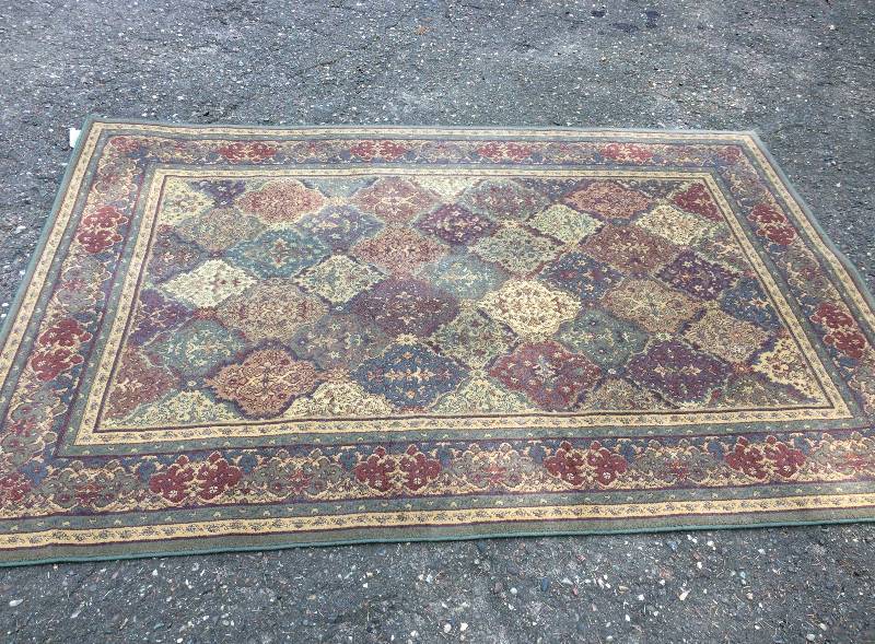 lot 6 image: Large 94 x 63 Multi Color Area Rug Carpet - Great Condition - No Tears, Stains Or Wear To The Edge