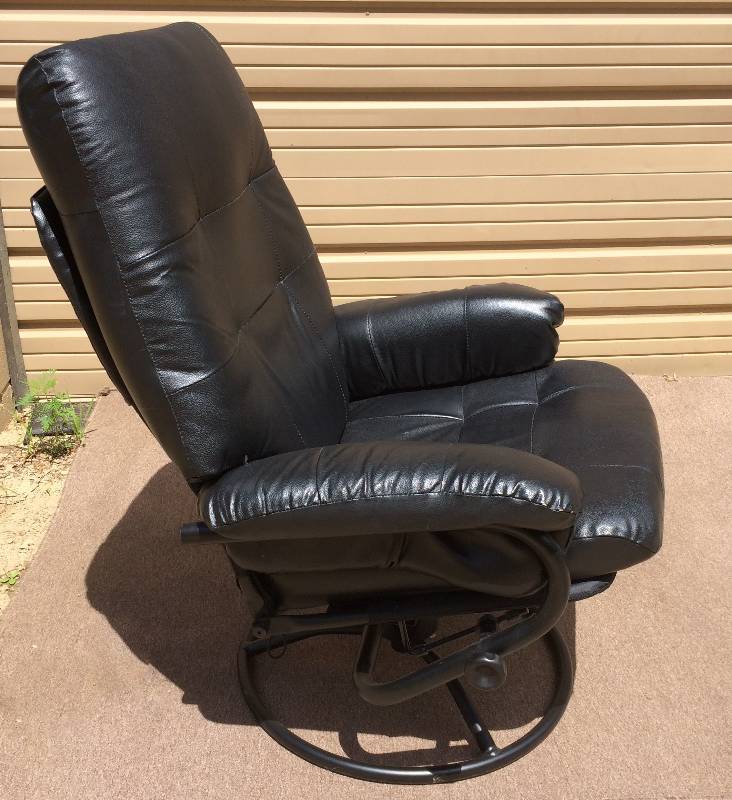 Excellent Condition Swivel Black Leather Recliner Lounge Chair