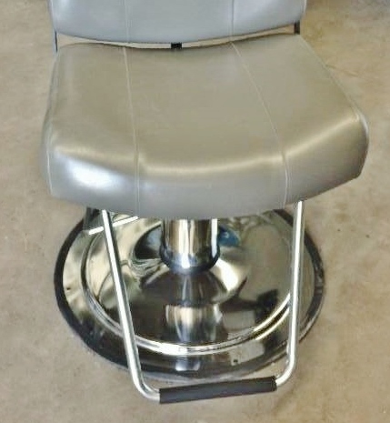 Professional High Quality Barbers Spa Salon Tattoo Chair Stool Collins Hydraulic Height Adjustable&nbspGas Cylinder Controlled Full Reclining Back&nbsp - Great Condition - No Tear To Upholstery