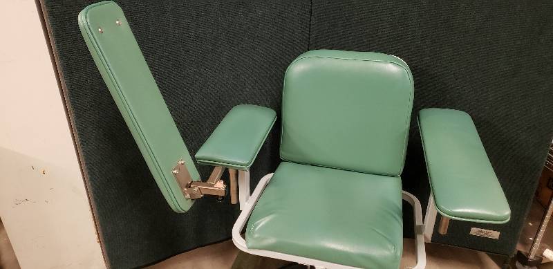 Retails New $1500 Height Adjustable Arms &amp Seat Hydraulic Multi-Positional&nbspPhlebotomy Chair Padded Blood Drawing Donor Seat - Many Uses Including Manicures Tattoo Ink &amp Henna Artists Excellent Condition - No Tears