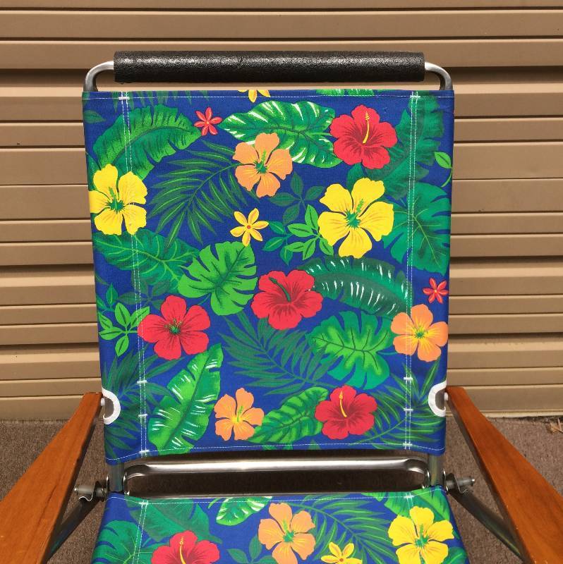 #2 Rio Beach Bum Floral Backyard Multi Positional Chair with Wood Arms Cup &amp Cell Phone Trinket Holder - Lightweight yet very sturdy - Excellent Condition