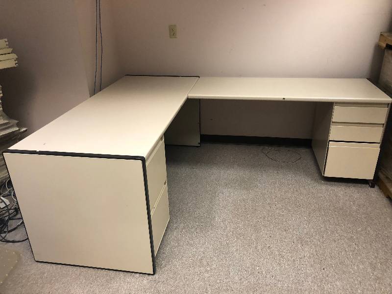 Workstation-Cubicle L shape Desk in good condition  mut bring own tools and help to take down and load