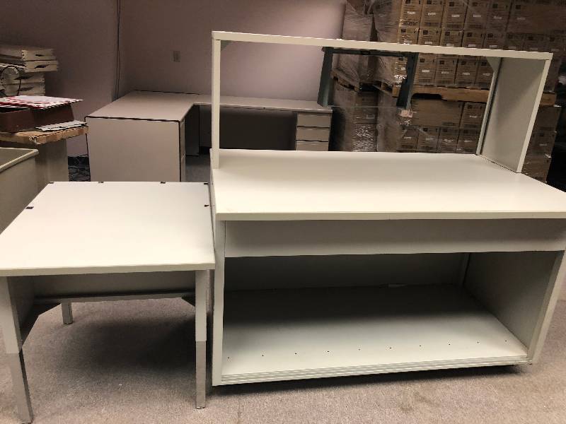 Workstation-Cubicle  Desk in good condition  mut bring own tools and help to take down and load