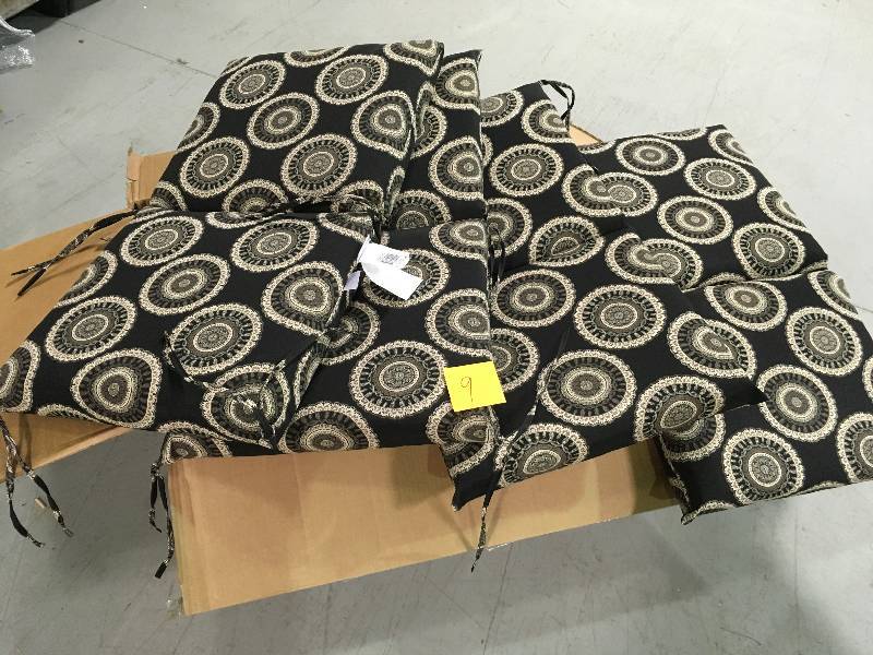 Hampton Bay Black Geo Mid Back Outdoor Dining Chair Cushion Set Of 4 Pcs Not Used Kx Real Deal Auction Tools Housewares Appliances And More Inver Grove Hts Auction K Bid