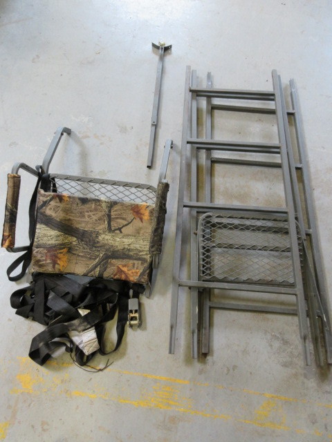 lot 132 image: HUNTING TREE STAND