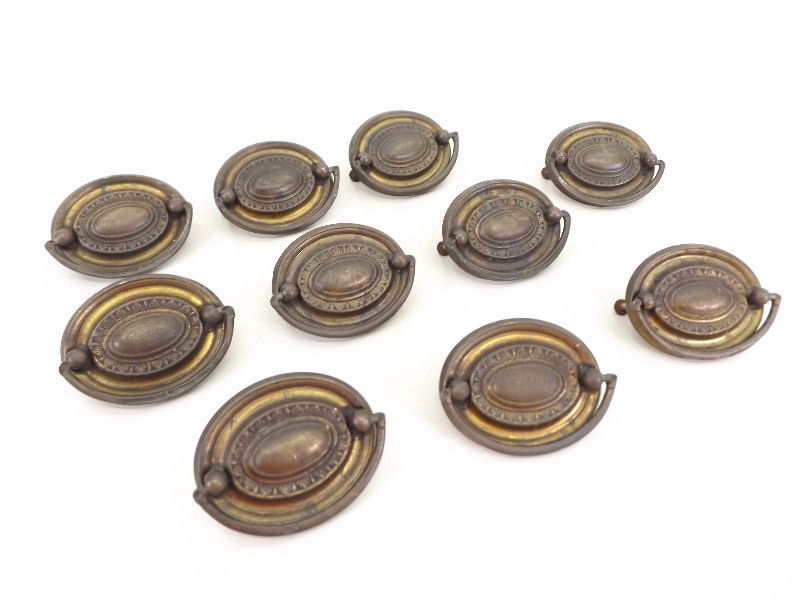 lot 32 image: 10 Antique Metal Drawer Pulls