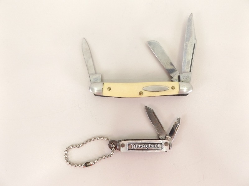 lot 45 image: Vintage Ulster, and Disneyland Mother of Pearl Pocket Knives