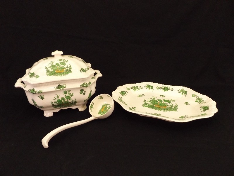 lot 21 image: Vintage Spode Covered Soup Tureen with Ladle and Serving Platter