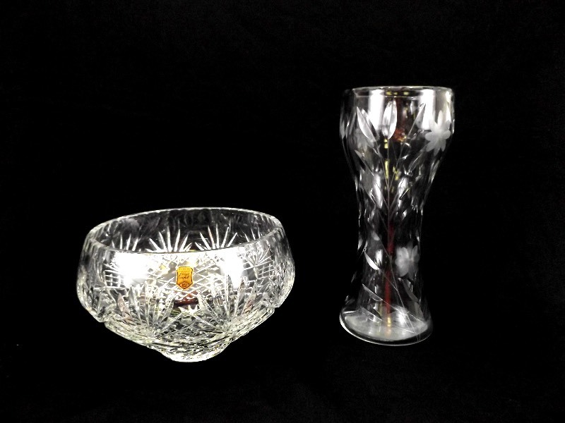 lot 23 image: MINT Crystal Bowl, and Etched Crystal Vase