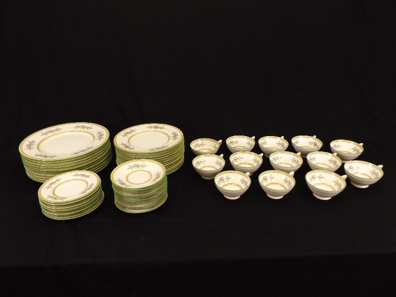 lot 24 image: Vintage 56 Piece Beverly China Set