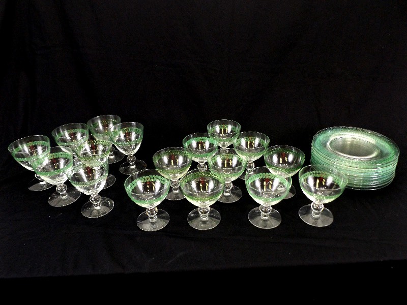 lot 27 image: Vintage Piece Etched CrystalGlass Dish Set