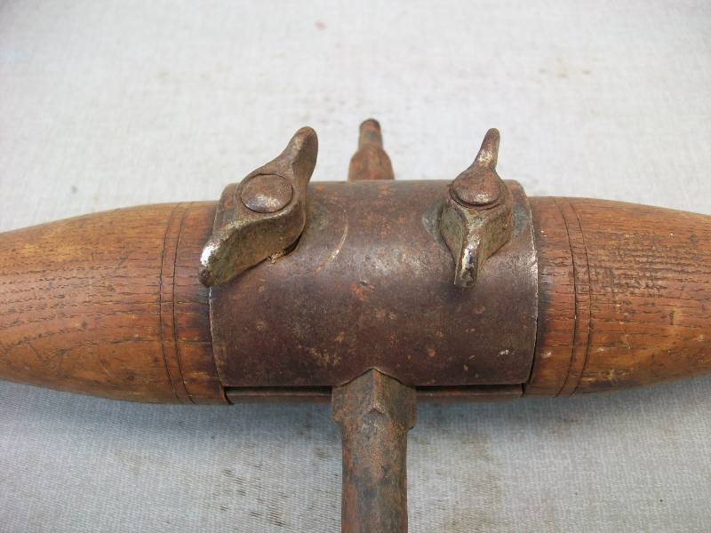 lot 8 image: Hand Drill