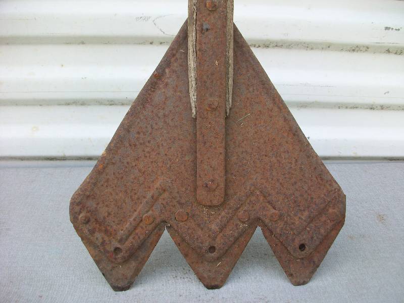 lot 9 image: Hay Knife