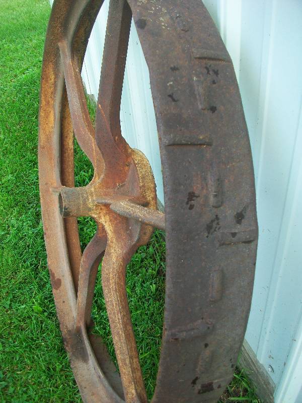 lot 5 image: Cast Iron Wheel