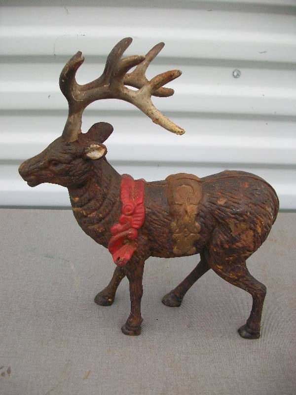 lot 19 image: Cast Iron Reindeer & Sleigh