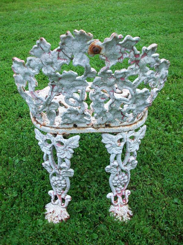 lot 22 image: Cast Iron Chair