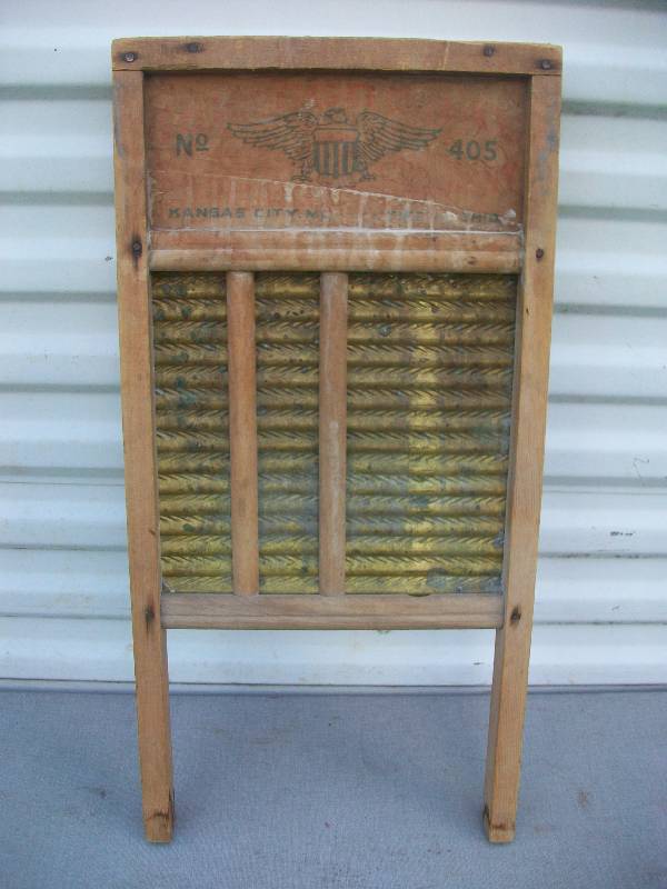 lot 11 image: Wash Board, Level & Brace