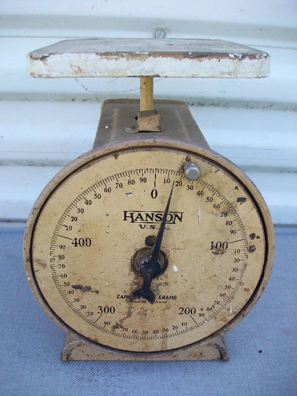 lot 28 image: Scale & Rolling Pin