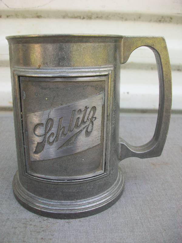 lot 30 image: Schlitz & Strohs