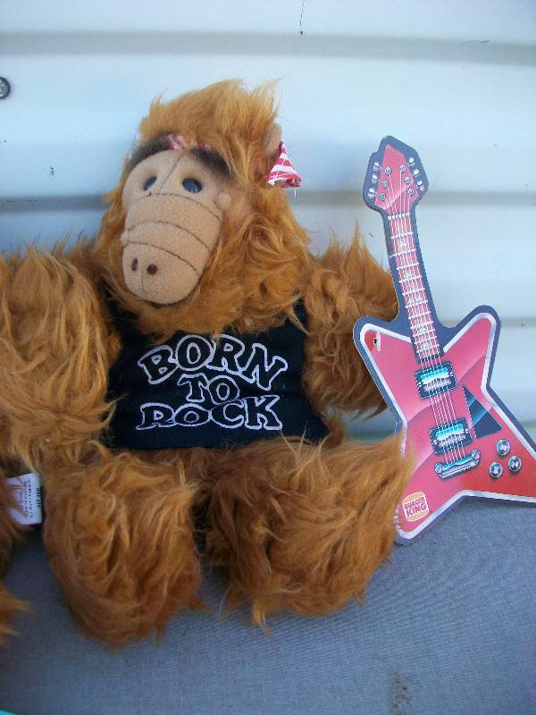 lot 43 image: Alf Collectibles