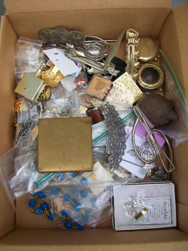 lot 66 image: Bracelets