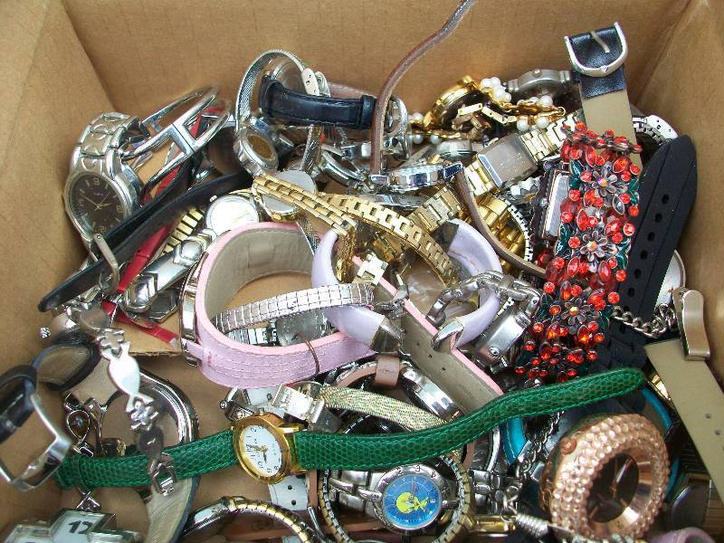 lot 70 image: Watches