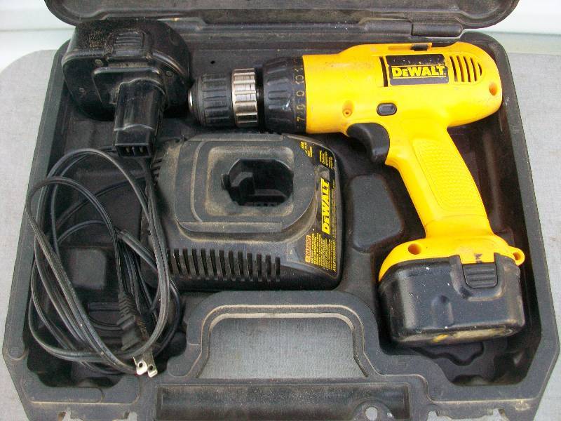 lot 75 image: DeWalt Cordless Drill & Rotary Tool