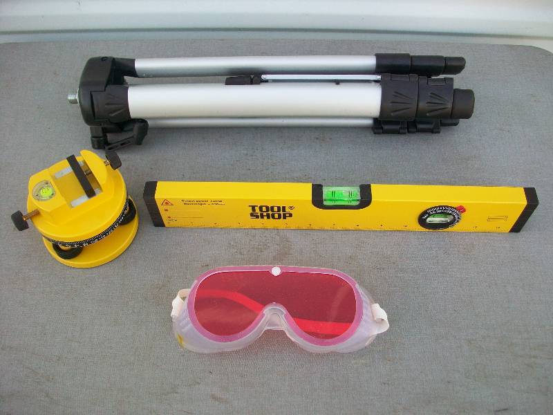 lot 76 image: Laser Level