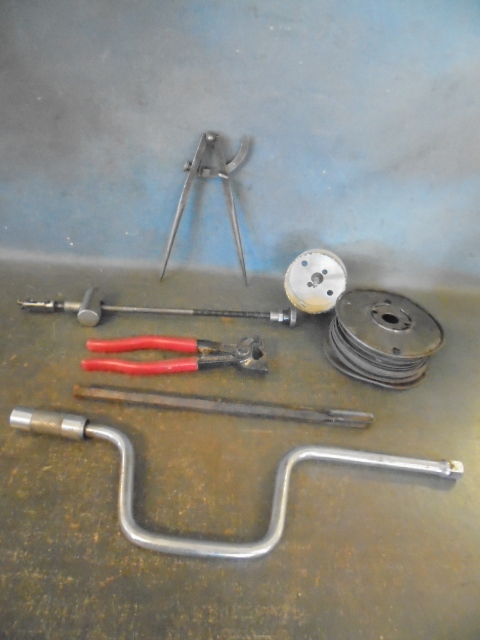 lot 8 image: Miscellaneous Box of Tools