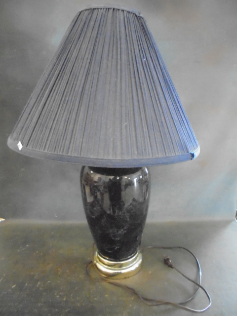 lot 25 image: Table Lamp