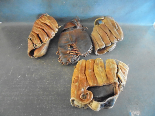 lot 26 image: Vintage Baseball Gloves