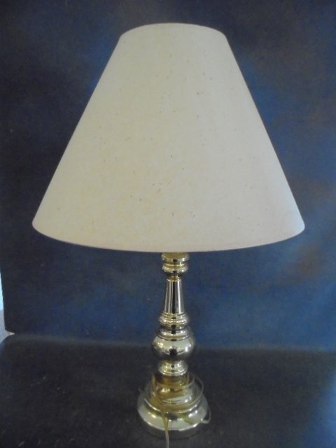 lot 29 image: Table Lamp