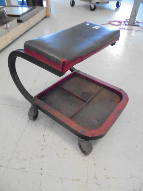 lot 40 image: Creeper Shop Seat