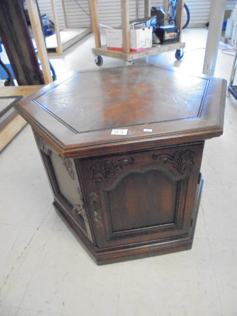 lot 43 image: End Table