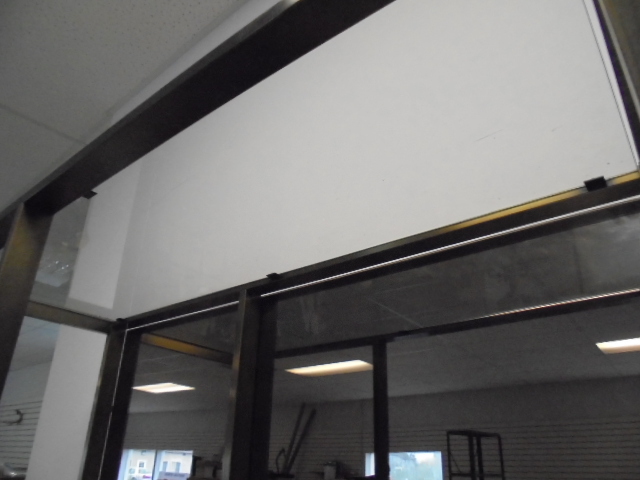 lot 4 image: Glass Shelving Unit with Mirrored Back