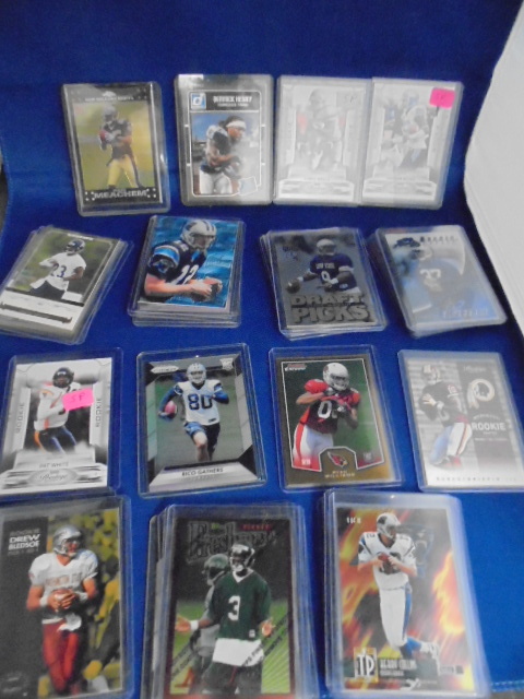 lot 64 image: 40 NFL Rookie Cards