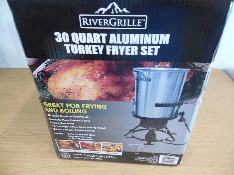 lot 18 image: RiverGrille 30 Qt. Turkey Fryer Package