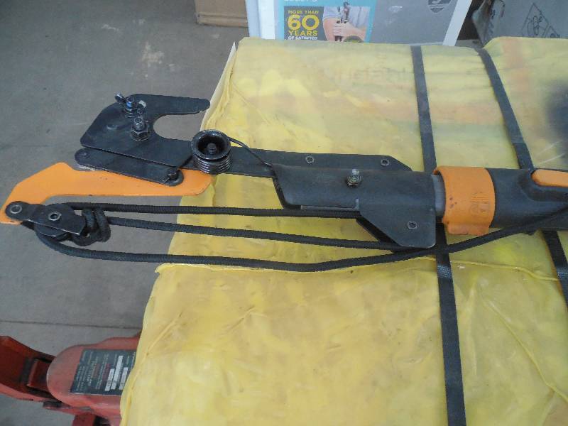lot 71 image: Fiskars PowerLever 1-18 in. Cut Capacity Steel Saw Blade 15 in. Fiberglass Pole 14 ft. Tree Pruner