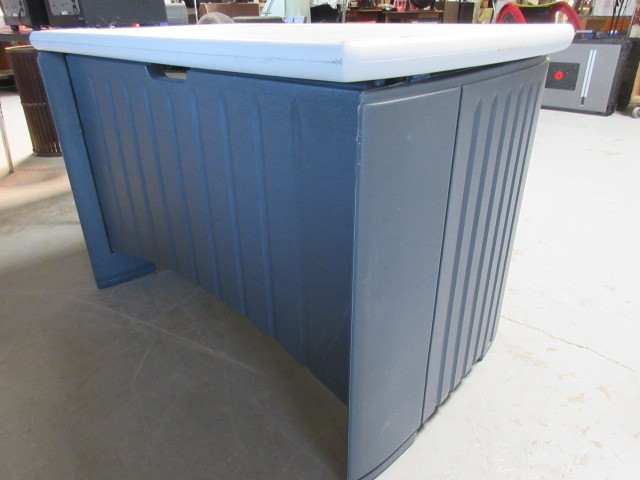 lot 210 image: PLASTIC MOLDED PORTABLE DESK