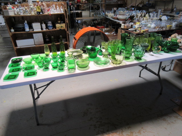 lot 250 image: MISCELLANEOUS GREEN GLASS PIECES