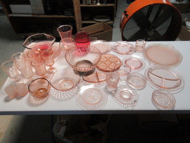 lot 251 image: MISCELLANEOUS PINK GLASS