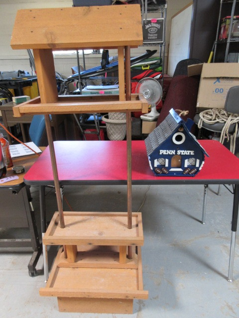 lot 233 image: BIRD HOUSE AND FEEDER