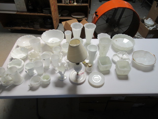 lot 252 image: MISCELLANEOUS MILK GLASS