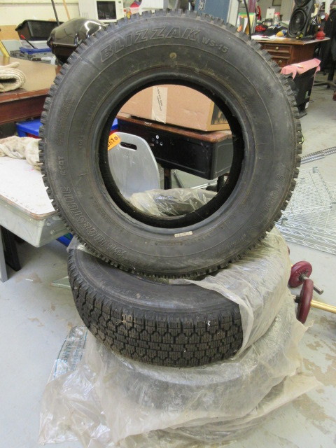 lot 243 image: SET OF 4 BRIDGESTONE BLIZZAK WINTER TIRES