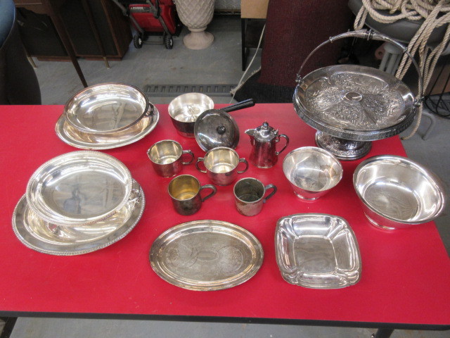 lot 248 image: SILVERWARE